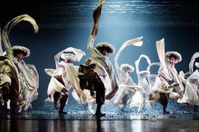 《尘埃落定》蓉城首演大获成功 田露以舞叙事，京城匠心绽蓉城